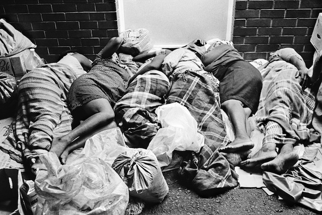 NunnWomen-vegetable-traders-from-out-of-town-sleep-on-the-streets.-Durban-1987-hand-printed-silver-gelatin-print-16x20cm-edition-19