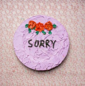 Georgina-Gratrix_Sorry-Cake-Plate_2016_Oil-on-Ceramic-Plate_31-cm_LR