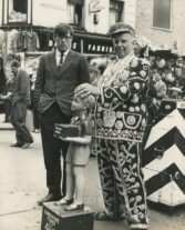 James Barnor, Pearly King, Petticoat Lane Market, London, 1960s, Courtesy Galerie Clémentine de la Féronnière